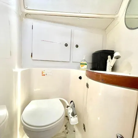 Botel Yacht Anakaona-A Different Way To Stay! *