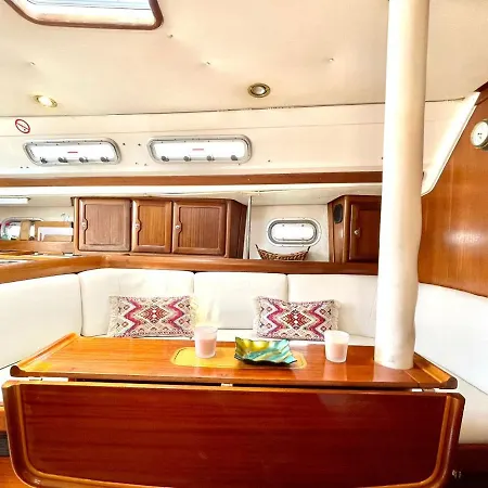 Yacht Anakaona-A Different Way To Stay! *