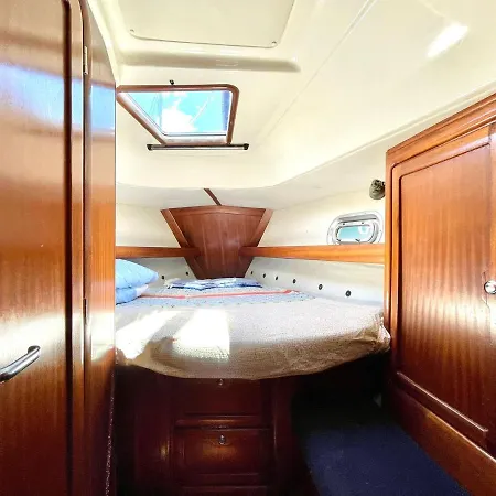 Yacht Anakaona-A Different Way To Stay! Botel *