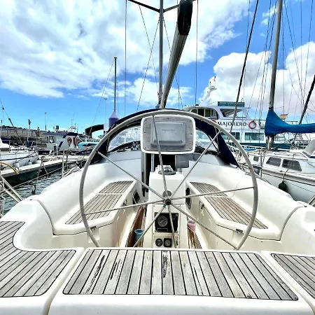 Hotel en barco Yacht Anakaona-A Different Way To Stay! *