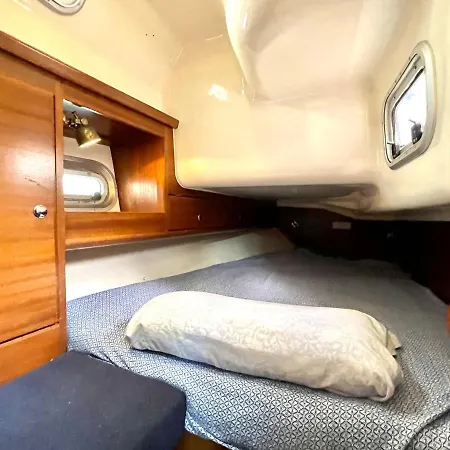 Yacht Anakaona-A Different Way To Stay!