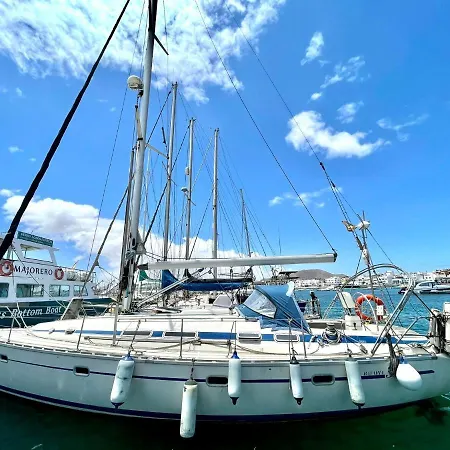 Yacht Anakaona-A Different Way To Stay! *