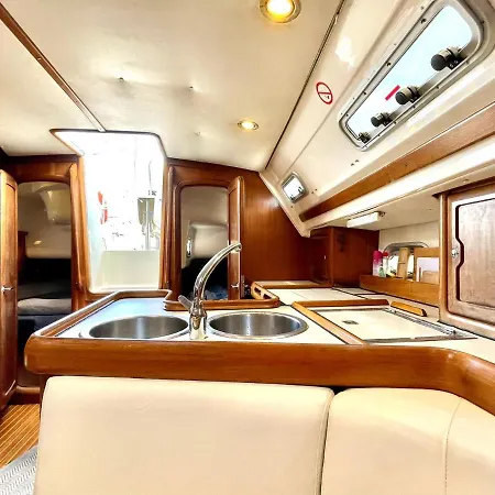 Hotel en barco Yacht Anakaona-A Different Way To Stay! *