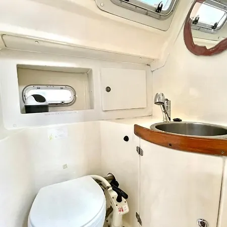 Hotel en barco Yacht Anakaona-A Different Way To Stay! *