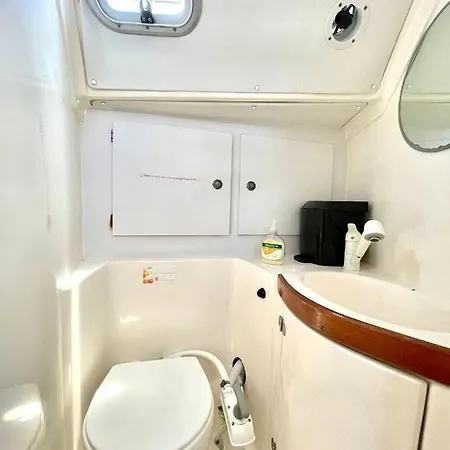 Hotel en barco Yacht Anakaona-A Different Way To Stay! *